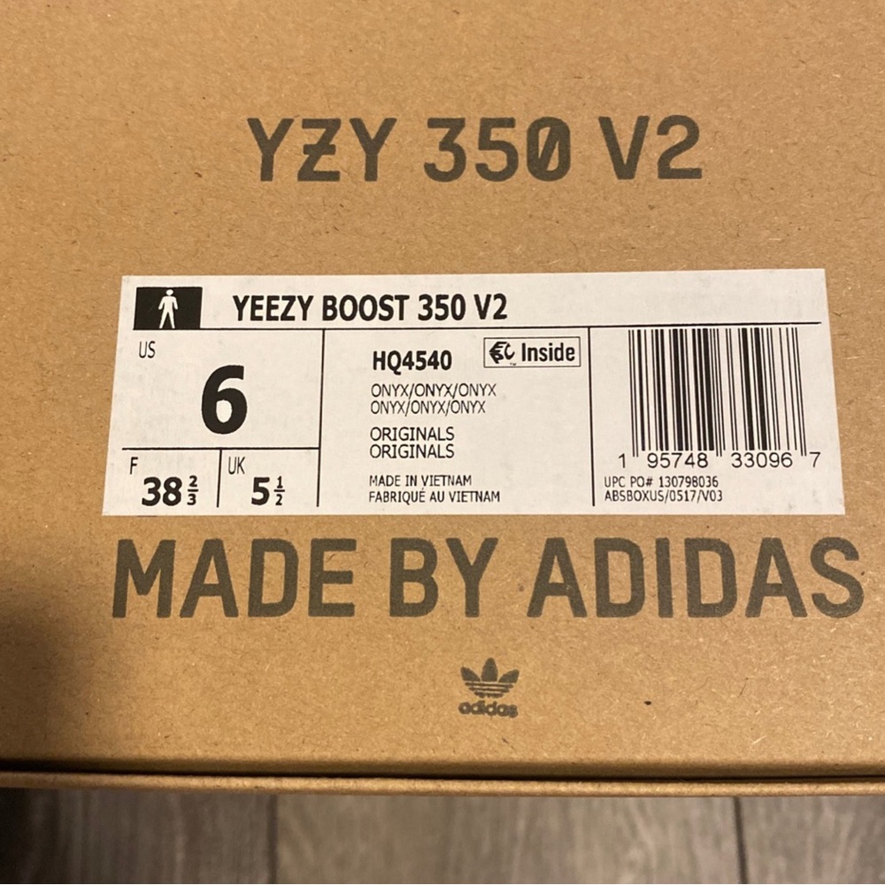 YEEZY BOOST 350 V2